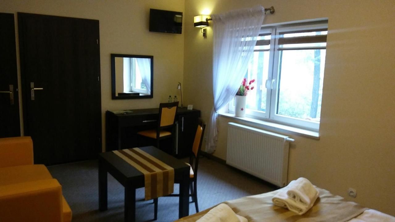 Отель Hotel Pod Dębami Острув-Велькопольски
